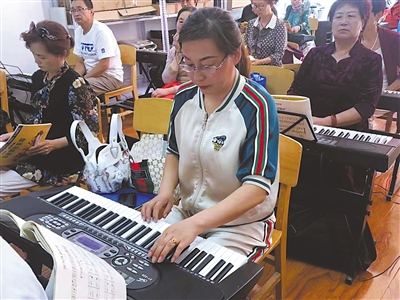 <p>贺兰县老年大学开设电子琴课程。</p>