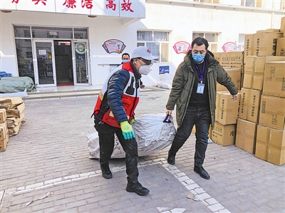 <p>中华志愿者协会应急救援委员会宁夏救援总队疫情期间运送救援物资。</p>