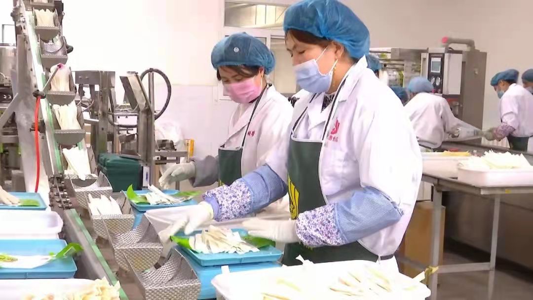 青铜峡市同富村：扶贫“小车间”搭起就业“大舞台”