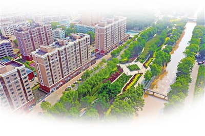 <p>　　吴忠市区秦渠渠畔，各族群众守望相助共建美好家园。</p>