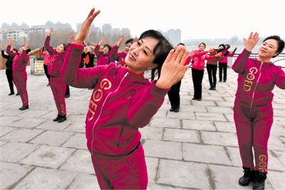 <p>　　集体舞活力四射。</p>