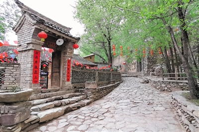 <p>　　老巷子一瞥。</p>