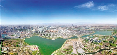 <p>　　碧波荡漾的海宝公园。</p>