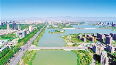 <p>　　水、桥层层叠叠，相映成趣。</p>