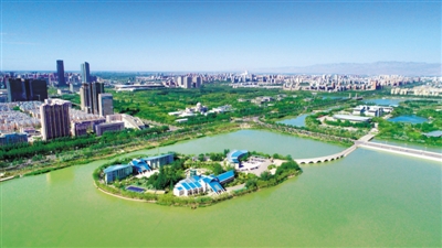 <p>　　贺兰山路旁的典农河水系。</p>