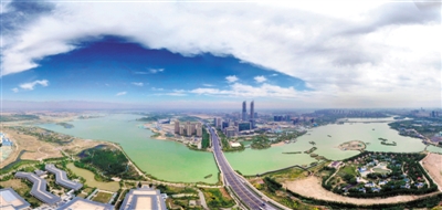 <p>　　被水系环抱的阅海湾中央商务区。</p>