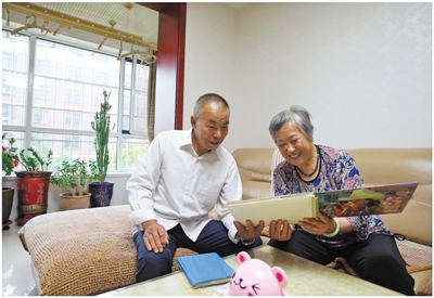 <p>　　同是这座城，十几年来，城里城外是质的变化。图为2004年3月23日拍摄。</p>