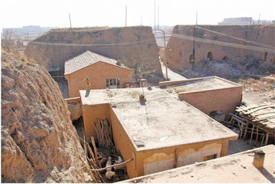 <p>　　角楼、城楼、瓮城得到恢复，打造旅游城市的雏形基本形成。</p>