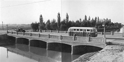 <p>　　银川西门桥旧景。　　　　　　　（本组照片均本报资料图片）</p>