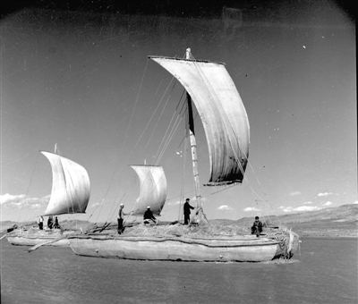 <p>　　上世纪六十年代石嘴山黄河渡口。</p>