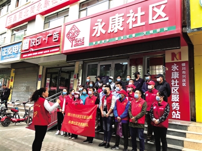 <p>　　兴庆区东方社区党委召开党建联席会议，与辖区单位签订共驻共建“一书三单”。</p>
