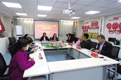 <p>　　银川市审计局党员到西夏区红领地小区为行动不便老人上门理发。</p>