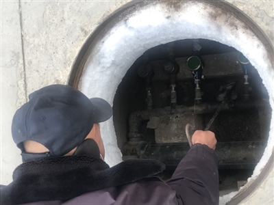 景湖万家412户居民bob手机版网页水表被冻裂(图1)