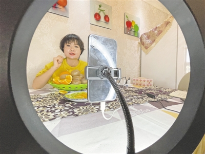 “助农先锋”带货助农