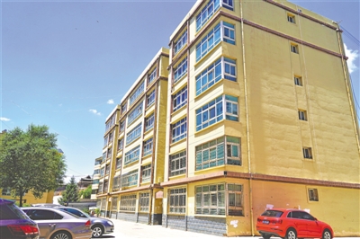 <p>　　老旧小区改造后与新建住房没两样。</p>