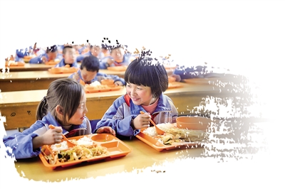 <p>　　贺兰县洪广镇欣荣村欣荣小学，学生们在校内食堂吃营养午餐。　　　　　　　　　　本报记者　马楠　摄</p>