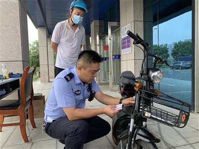核对车辆大架号。