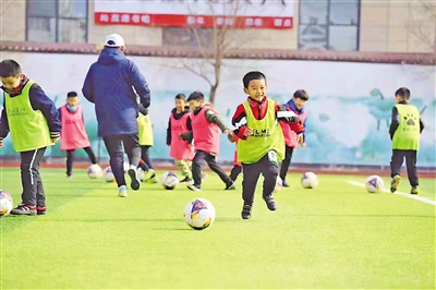 让学生在校内就能“学饱”“学好”