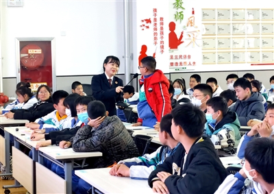 银川市兴庆区检察院“小白杨”检察官送法进校园。      （资料图片）
