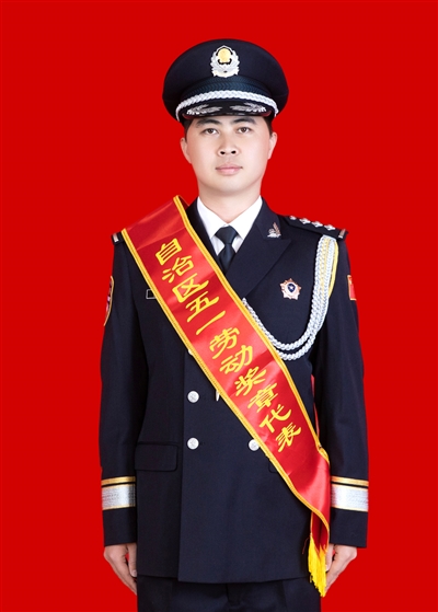 近日，陈洋获得自治区五一劳动奖章。  受访者供图