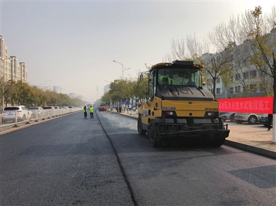 康平路上修建宁夏首条“不结冰”试验段路面