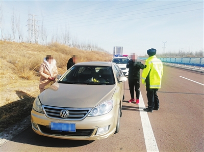 险！高速路上他们竟干这事