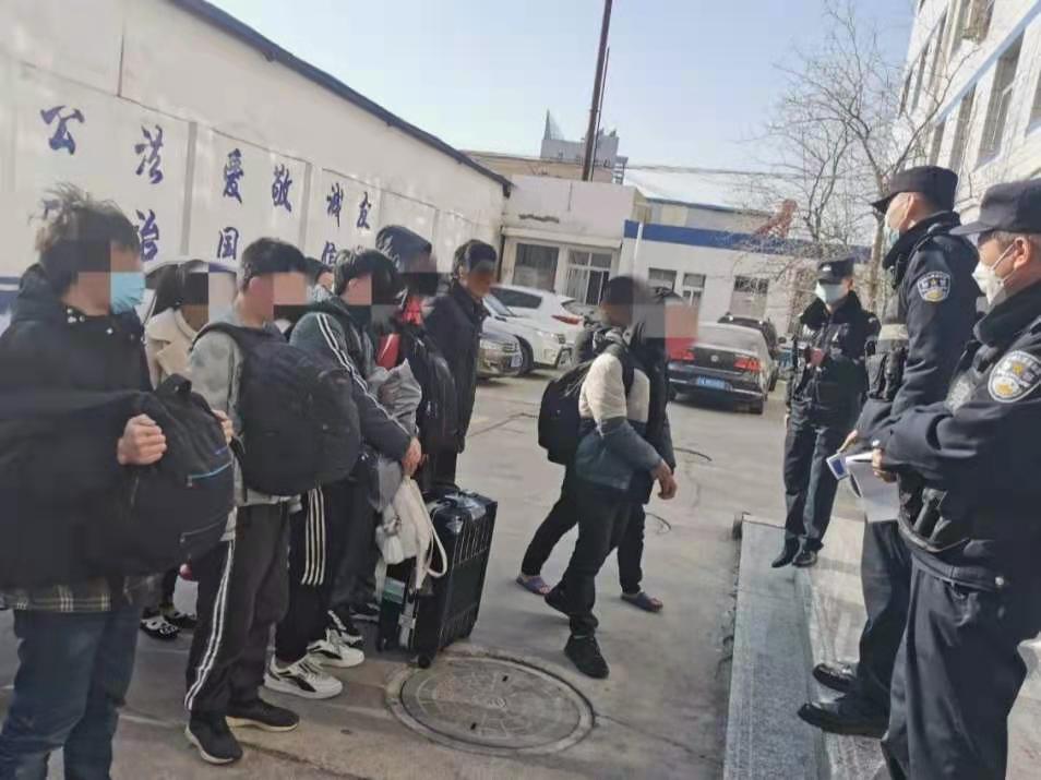 17岁女孩千里“追爱”险入传销组织 宁夏警方成功解救