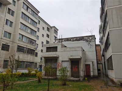 锅炉房建在小区中间。