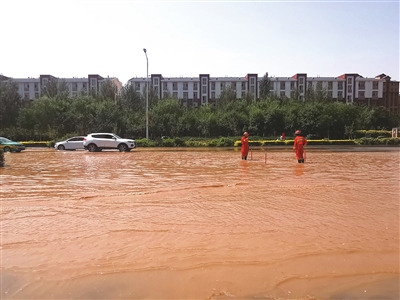 昨天银川上海东路局部积水“成河”