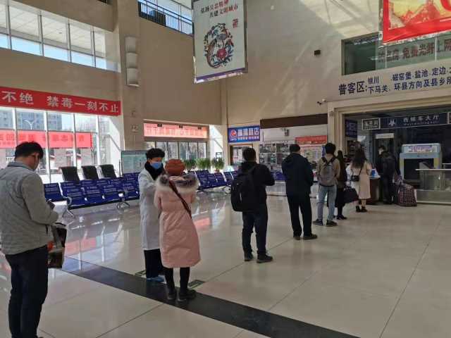 银川汽车站：旅客不再“人从众”
