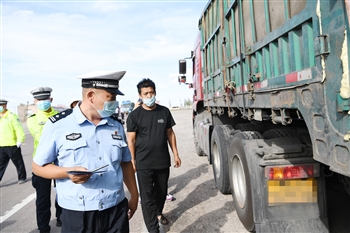 宁夏交警异地用警精准查违法