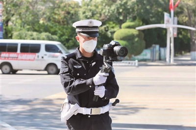 “交警主播”“小张警官”走红网络