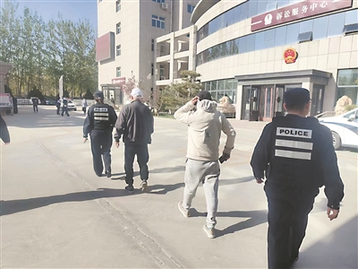     被执行人被拘传带回西夏区法院。西夏区法院供图