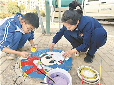 “井上添画”。  本报记者  陈健  摄
