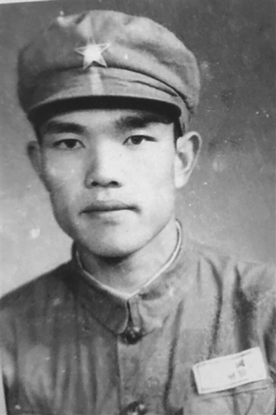 <p>　　张景才老人年轻时的照片。　　图片由其家人提供</p>