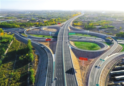 <p>　　京藏高速公路改扩建工程平罗至四十里店东半幅。</p>