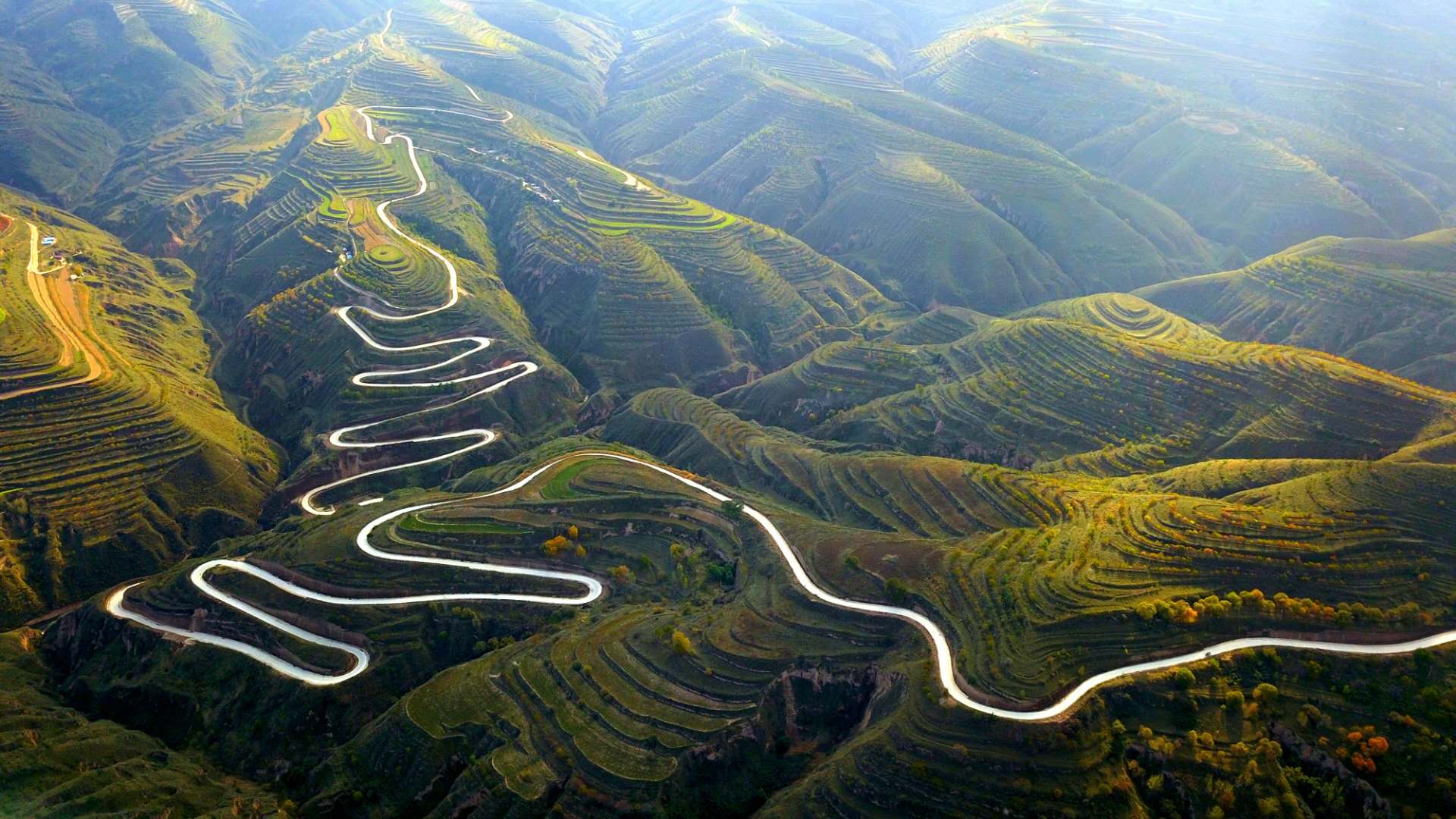 路通了，乡亲们的致富就有奔头了。自治区交通运输厅供图。