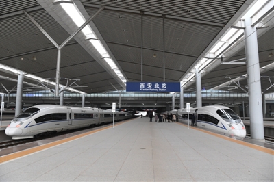 测试列车进入西安北站。