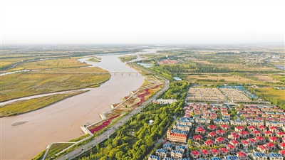 <p>　　奔涌的黄河，载着我们的乡愁。（资料图片）本报记者　钱建忠　摄</p>
