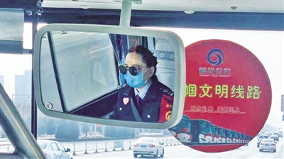 【新春走基层】公交司机：我的春节在路上