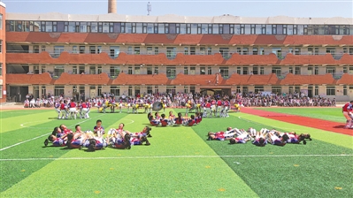 <p>　　银川市兴庆区第十六小学教育集团提供德育、体育、美育、劳育、素养拓展五类精品课程，夯实课后服务工作。</p>