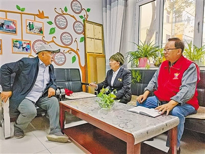     2021年9月15日，吴忠市利通区金星镇“王兰花热心小组”调解因排水管道漏水引发的居民矛盾纠纷。
