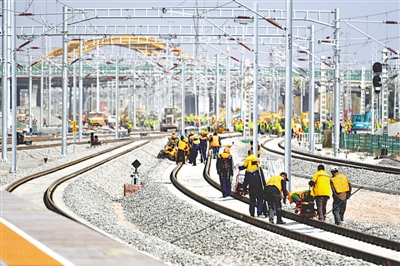 <p>　　银西高铁顺利建成，离不开奋战在一线的工作人员。</p>