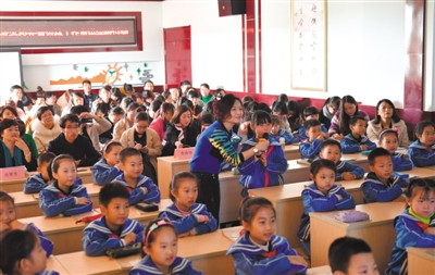 “推进课堂变革，提升教学效率”教学研讨会在兴庆区第三小学举行