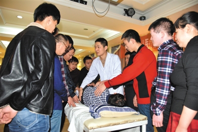 盲人人口_特殊雷锋 开展志愿服务 残疾人为健康人服务