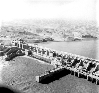 青铜峡水电站。米寿世摄于1973年8月