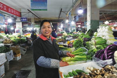     黄春燕<br/>　　银川市兴庆区西塔农贸市场业主：“2019年，希望各位业主生意兴隆，为老百姓提供更新鲜的蔬菜。”