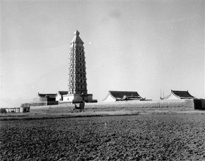 <p>　　1959年拍摄的海宝塔。</p>