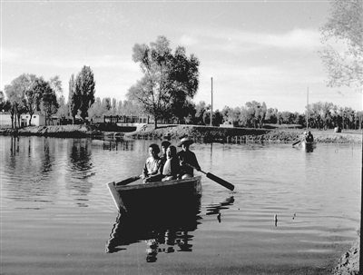 <p>　　1959年拍摄的银川中山公园。</p>