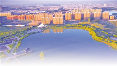 <p>　　空中俯瞰贺兰县城。</p>